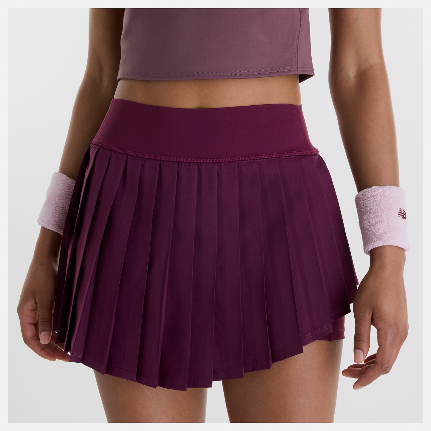 Chi lleva una talla S y mide 5'9"/ 175cm. Pecho : 32"/81cm, Cintura : 24"/61cm, Caderas : 35"/89cm
