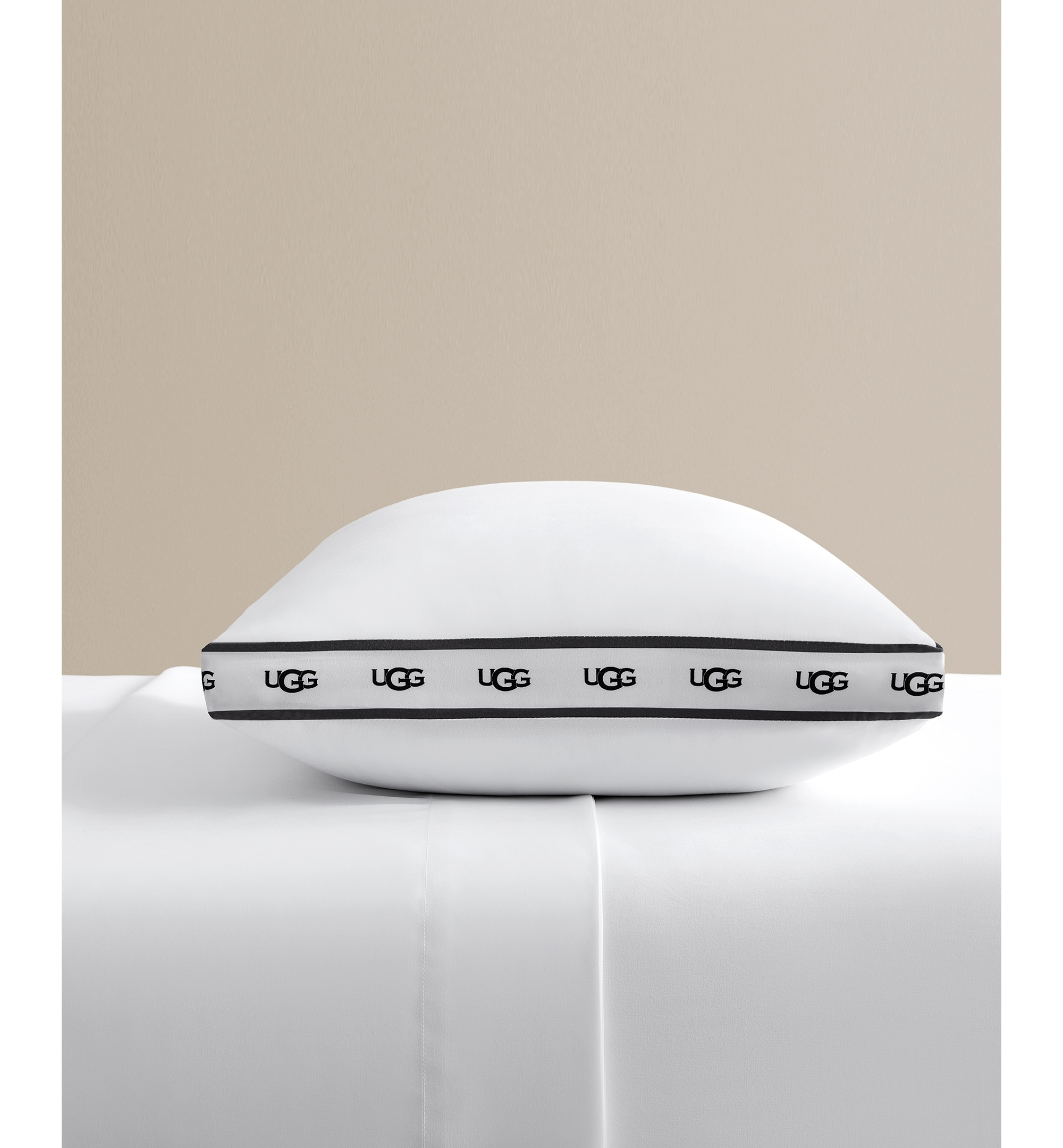 UGG® Devon Basic Pillows - Snow