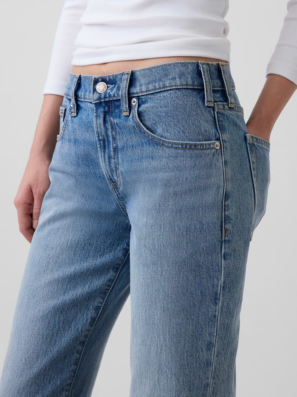 Mid Rise Relaxed Flare Jeans - Medium wash