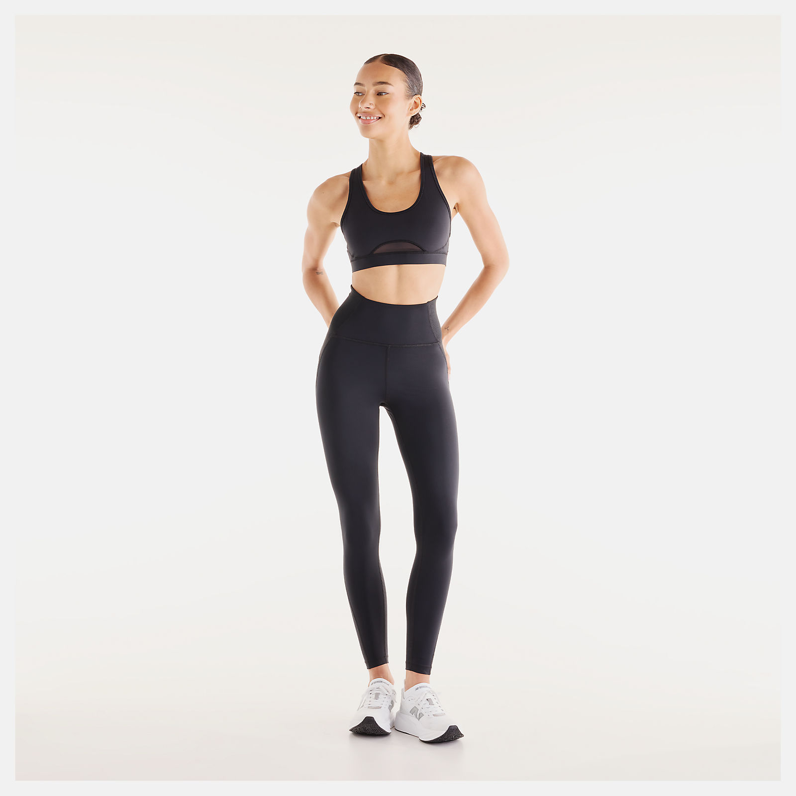 Lola is wearing size S and is 5'8"/172.72cm. Chest: 31.5"/80.01cm, Waist: 25.5"/64.77cm, Hips: 36"/91.44cm
