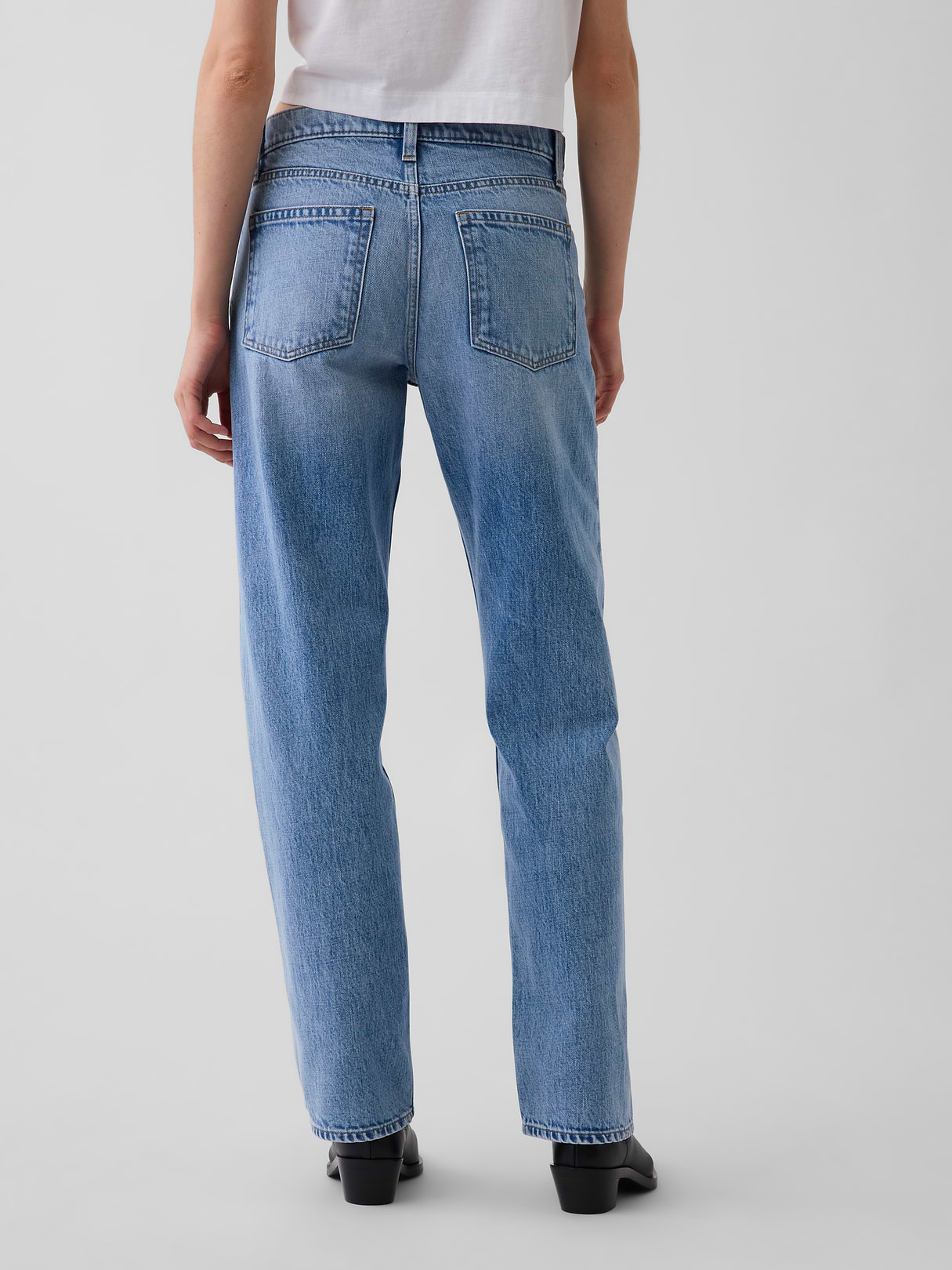 Mid Rise Straight Taper Jeans - Light wash