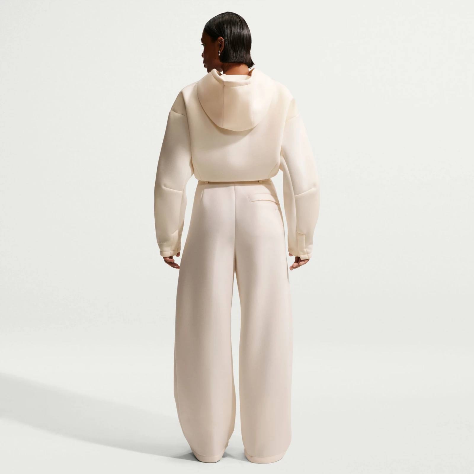 Nike Women's Sportswear Loose Mid-Rise Fleece Trousers - Chalk image 3