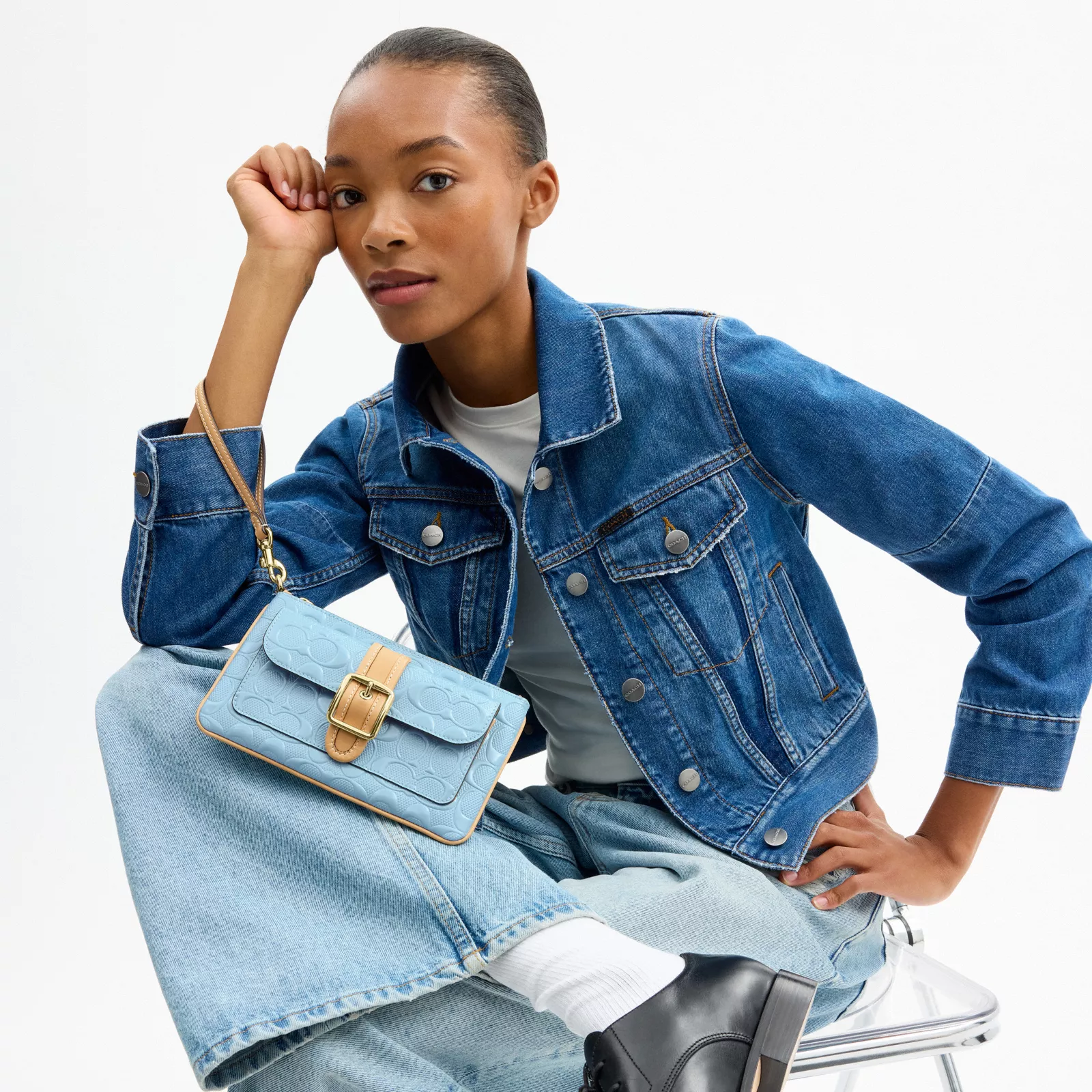 Ashton Wristlet In Signature Leather - Gold/Light Blue - view 2