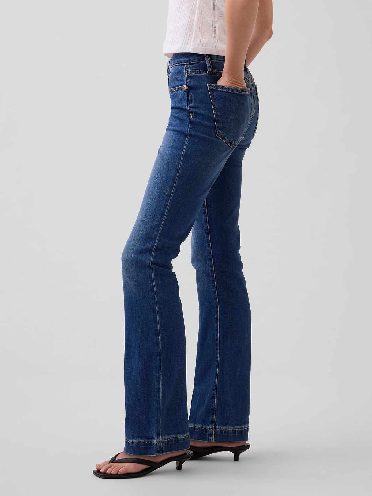 Low Rise Long & Lean Split-Hem Jeans - Medium wash