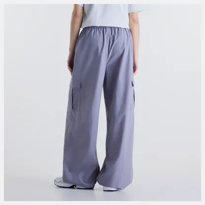 Gemma lleva una talla S y mide 5'7"/170.18cm. Pecho : 30.5"/77.47cm, Cintura : 24"/60.96cm, Caderas : 35"/88.9cm
