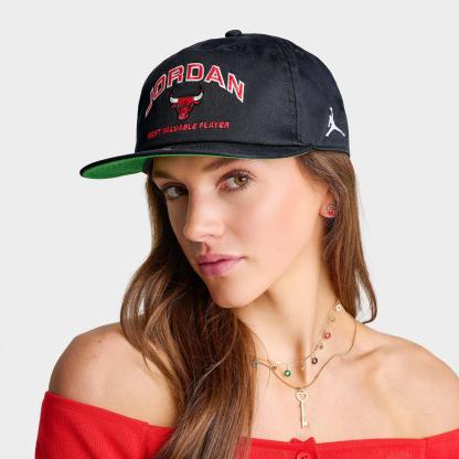 Jordan Chicago Bulls NBA Pro Snapback Hat - Black/Red - view 1