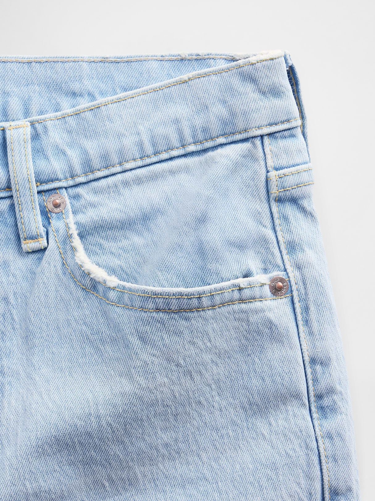 Mid Rise Relaxed Straight Jeans - Light wash