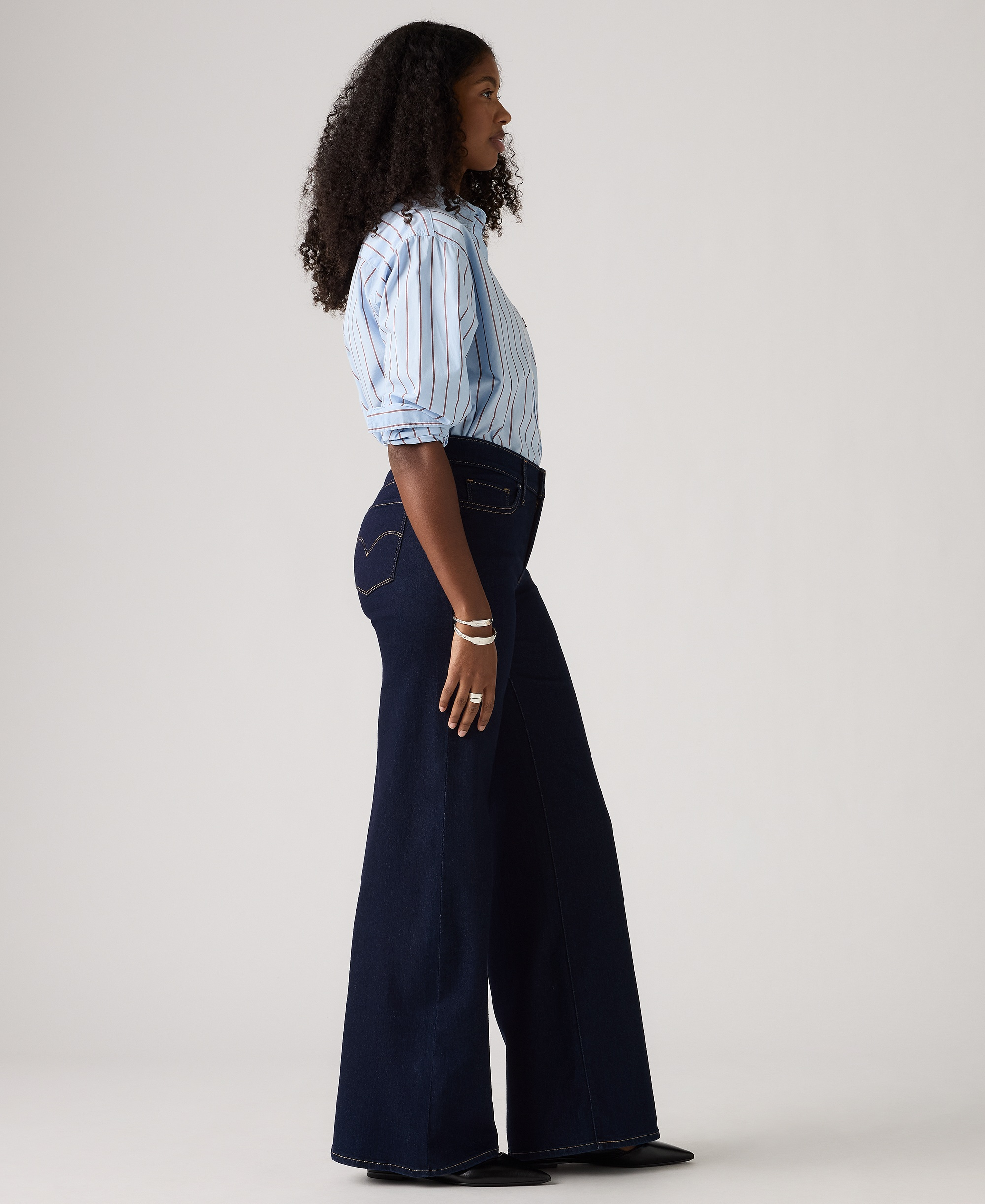 Levi's Women's 318 Shaping Stellar-Stretch Wide-Leg Jeans in short length - Darkest Sky