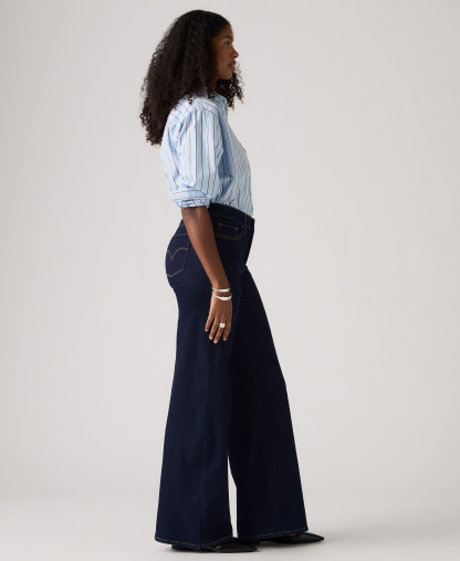 Levi's Women's 318 Shaping Stellar-Stretch Wide-Leg Jeans in short length - Darkest Sky