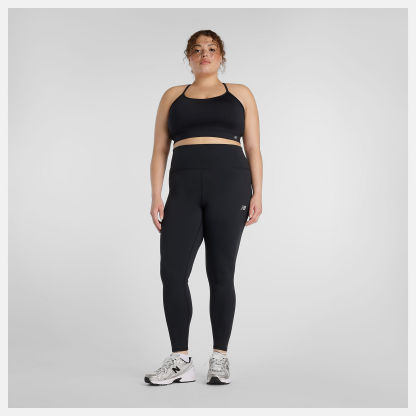 Ciara is wearing size XL and is 5'7"/170cm. Chest: 47"/119cm, Waist: 40"/102cm, Hips: 49"/124cm