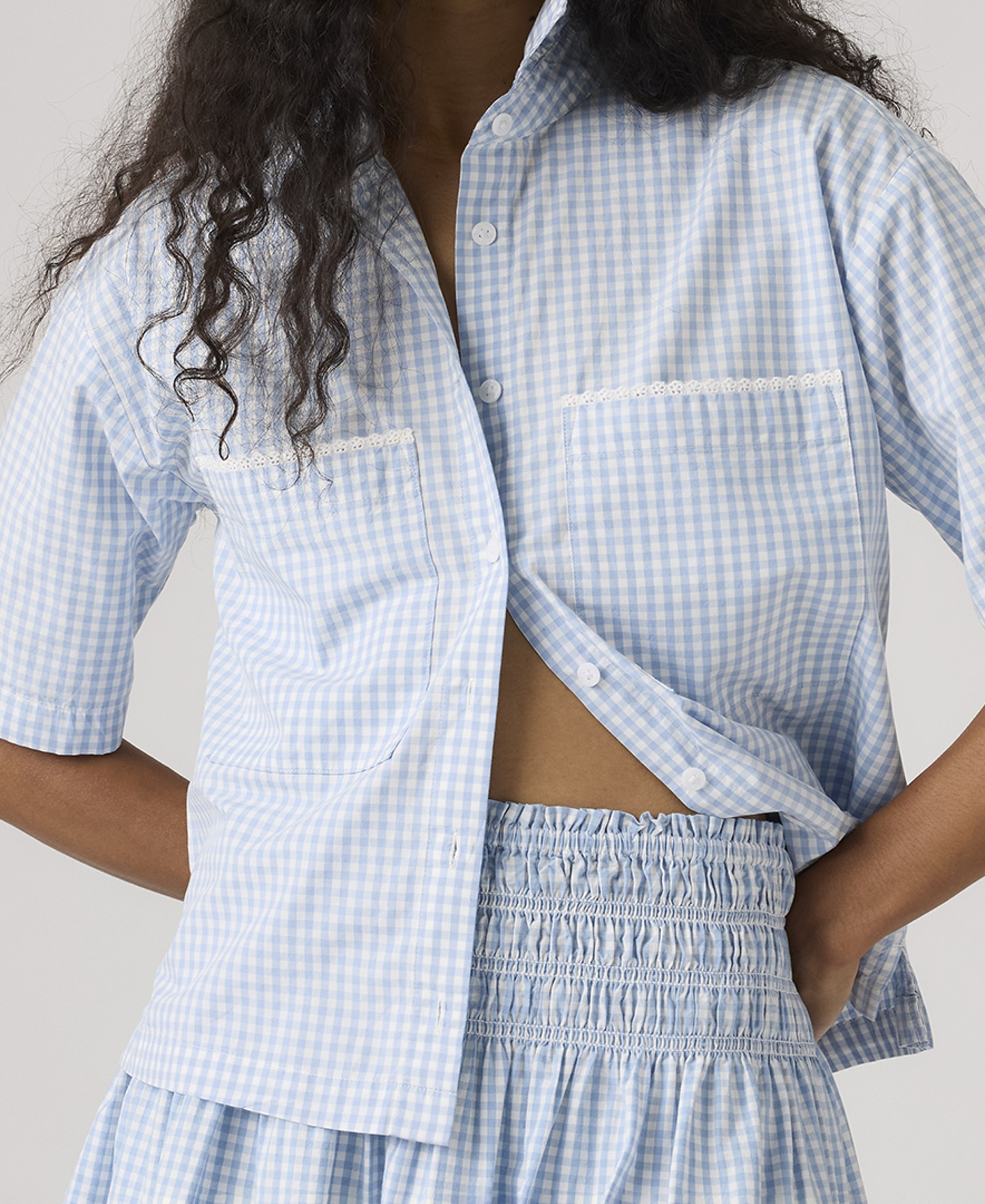Levi's Premium Women's Novelty Harlie Short-Sleeve Cotton Cropped Shirt - Shelly Check Glacier Lake Cloud Dancer