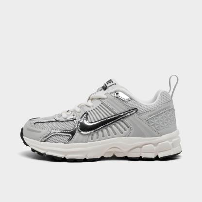 Little Kids' Nithtke Vomero 5 Casual Shoes - Photon Dust/Chrome/Gridiron/Sail - Left shoe facing left. Outside of the shoe.