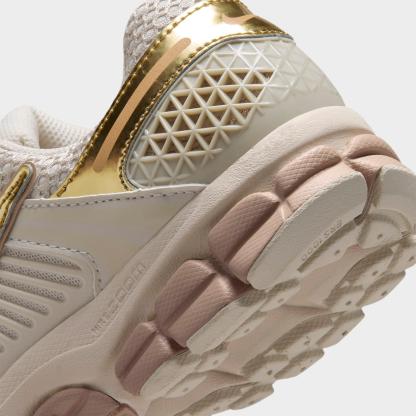 Women's Nithtke Zoom Vomero 5 Casual Shoes - Part 2 - Light Orewood Brown/Hemp/Phantom/Metallic Gold - Detail shot