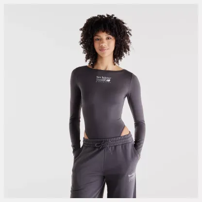 Payton is wearing size S and is 5'10"/177.8cm. Chest: 31"/79cm, Waist: 24.5"/62cm, Hips: 37"/94cm
