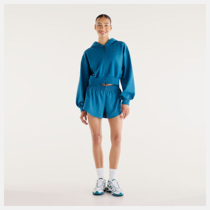 Lola is wearing size S and is 5'8"/172.72cm. Chest: 31.5"/80.01cm, Waist: 25.5"/64.77cm, Hips: 36"/91.44cm