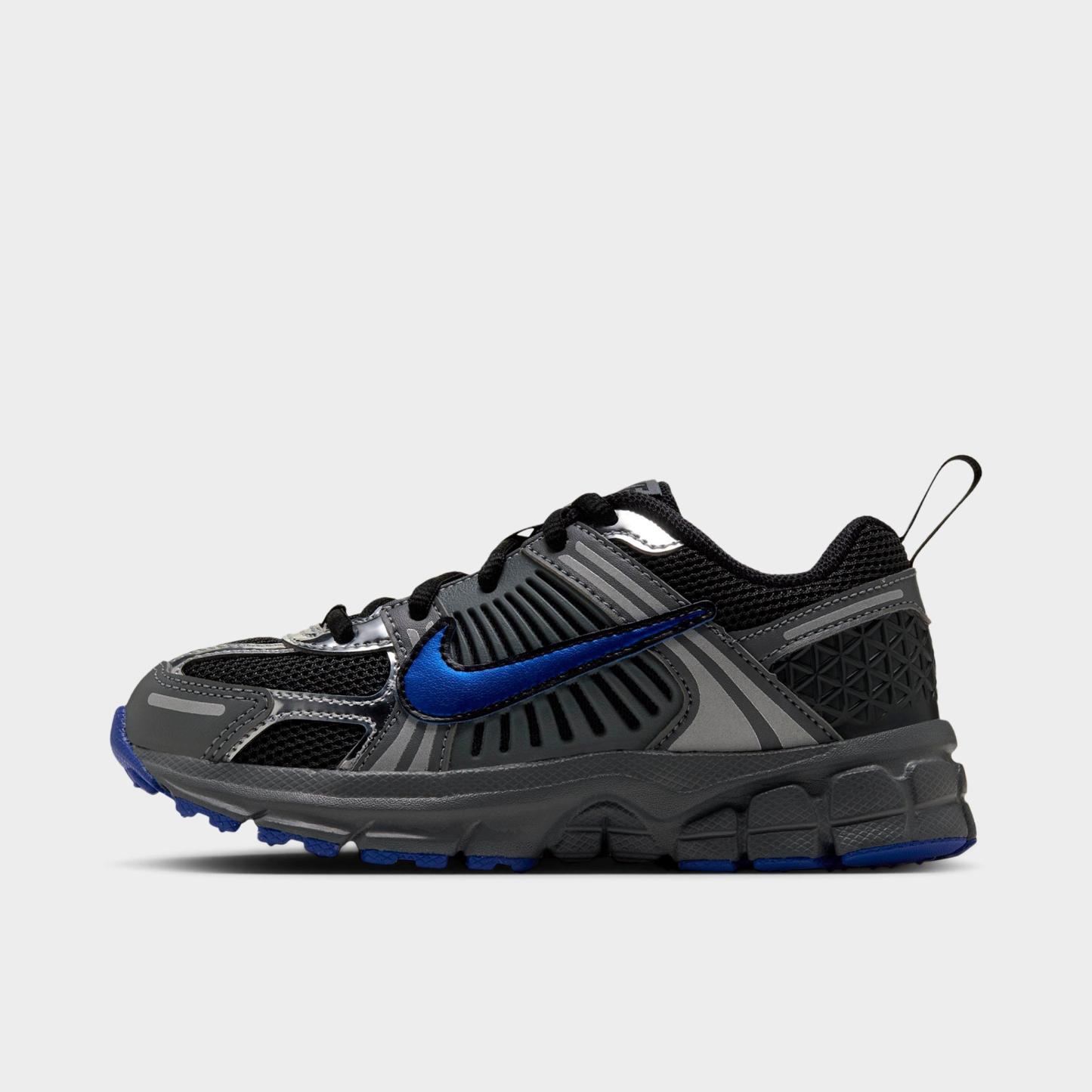 Little Kids' Nithtke Vomero 5 Casual Shoes - Anthracite/Hyper Royal - Left shoe facing left. Outside of the shoe.