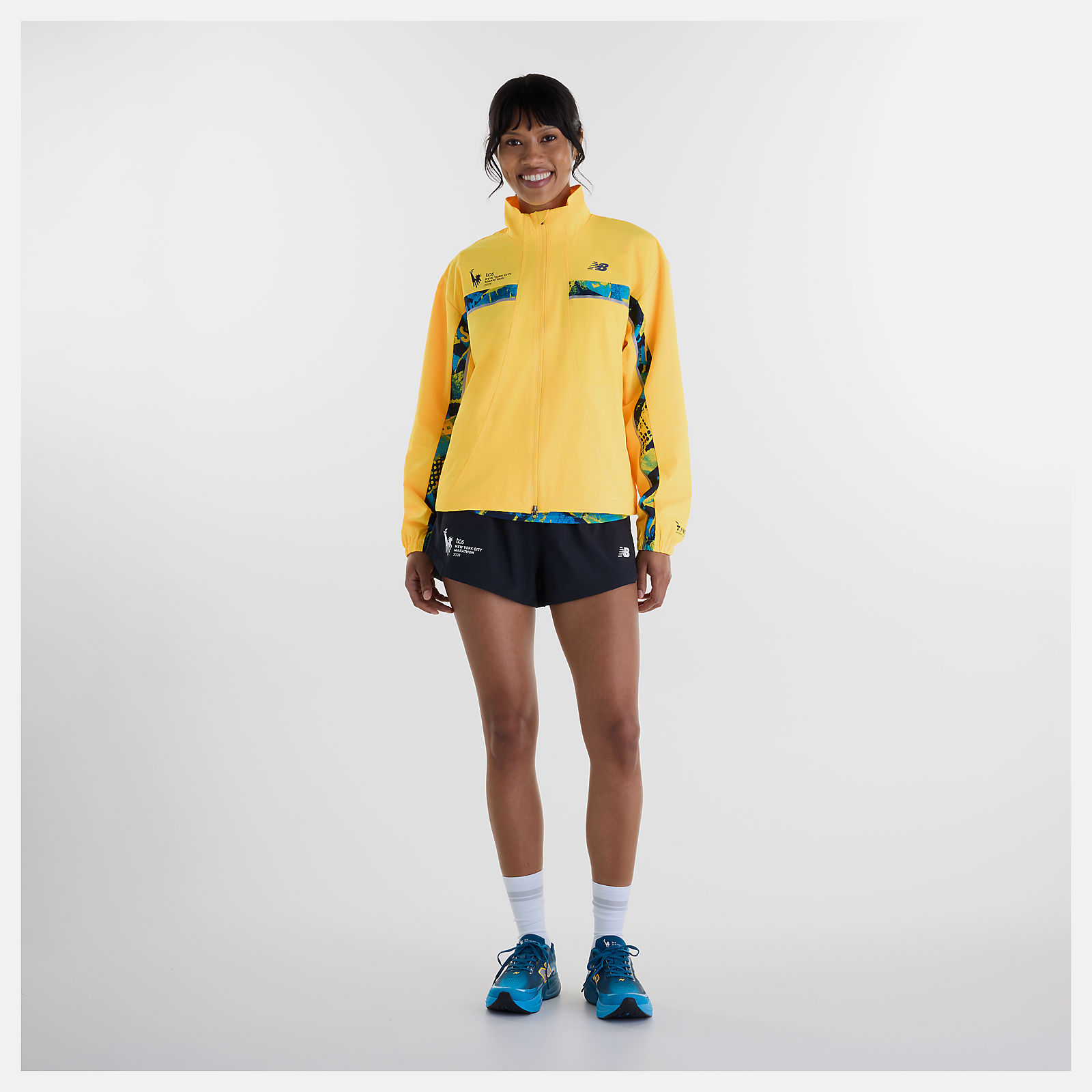 Chi is wearing size S and is 5'9"/ 175cm. Chest: 32"/81cm, Waist: 24"/61cm, Hips: 35"/89cm