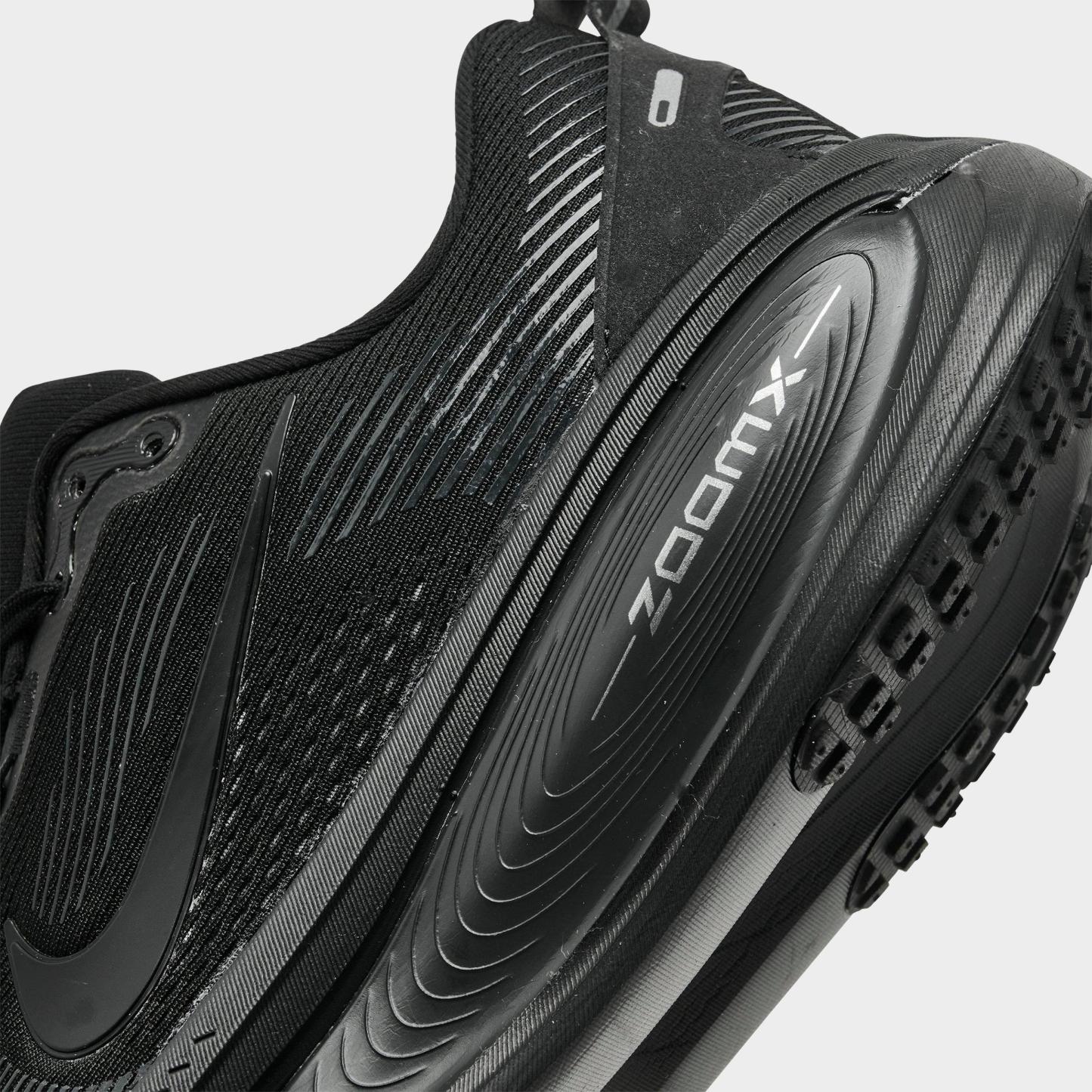 Men's Nithtke Vomero 18 Running Shoes - Part 1 - Black/Dark Smoke Grey/Light Smoke Grey/Black - Detail shot