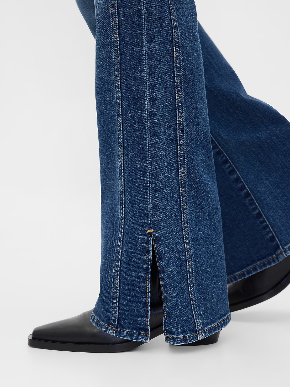 Low Rise Long & Lean Split-Hem Jeans - Dark wash