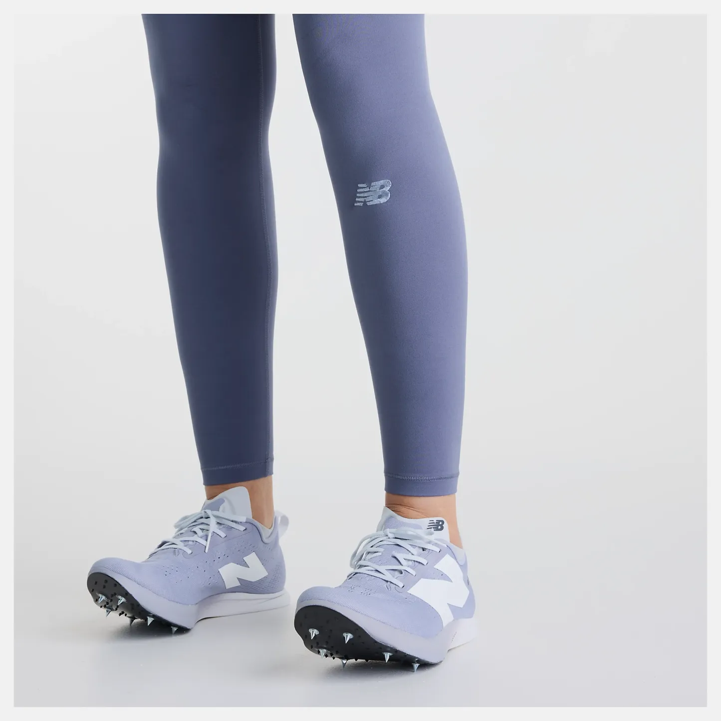 Nisaa lleva una talla S y mide 5'10"/177.8cm. Pecho : 32"/81.28cm, Cintura : 26"/66.04cm, Caderas : 39"/99.06cm