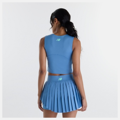 Chi lleva una talla S y mide 5'9"/ 175cm. Pecho : 32"/81cm, Cintura : 24"/61cm, Caderas : 35"/89cm