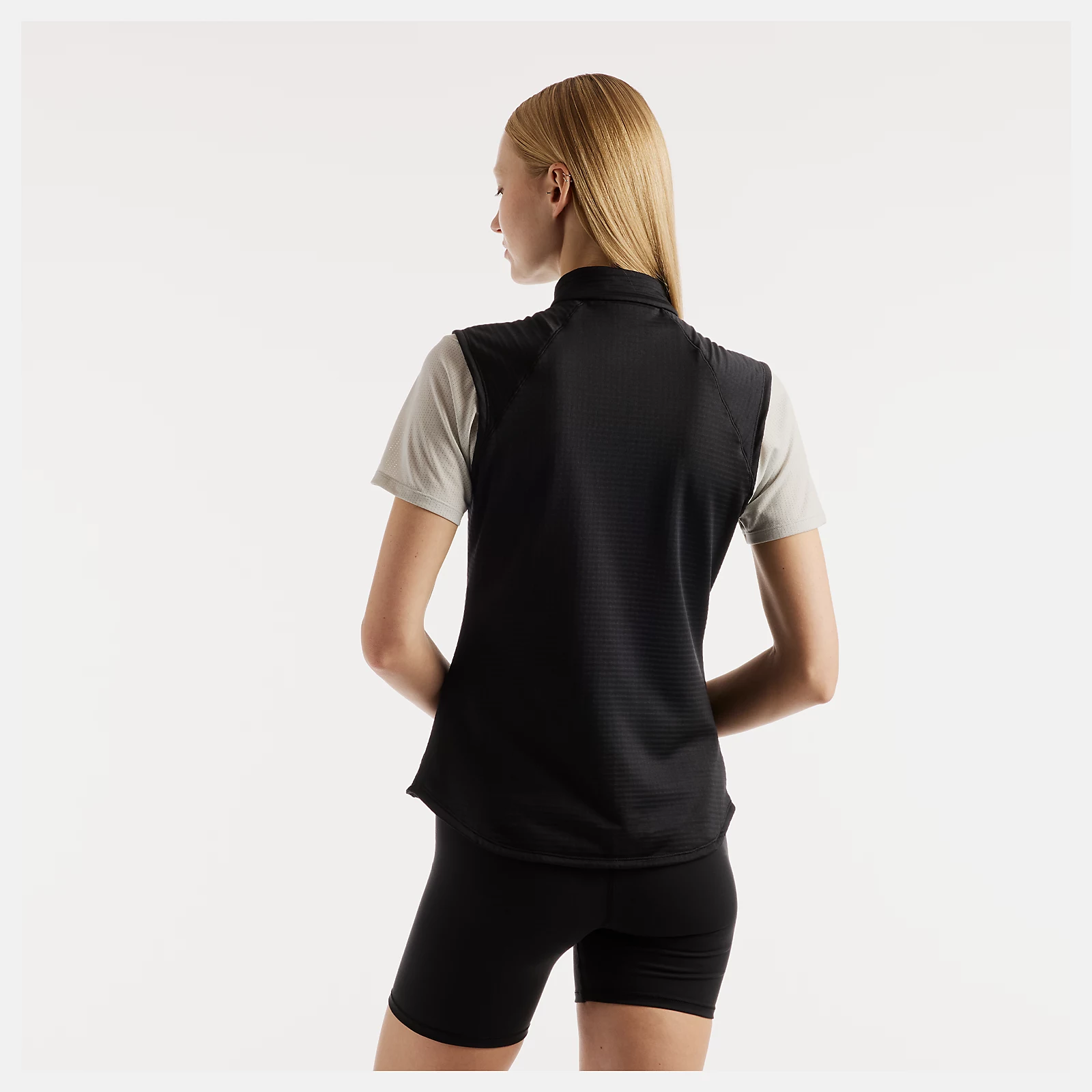 Karoliina is wearing size S and is 5'10"/178cm. Chest: 32.2"/82cm, Waist: 25.5"/65cm, Hips: 36"/91.5cm