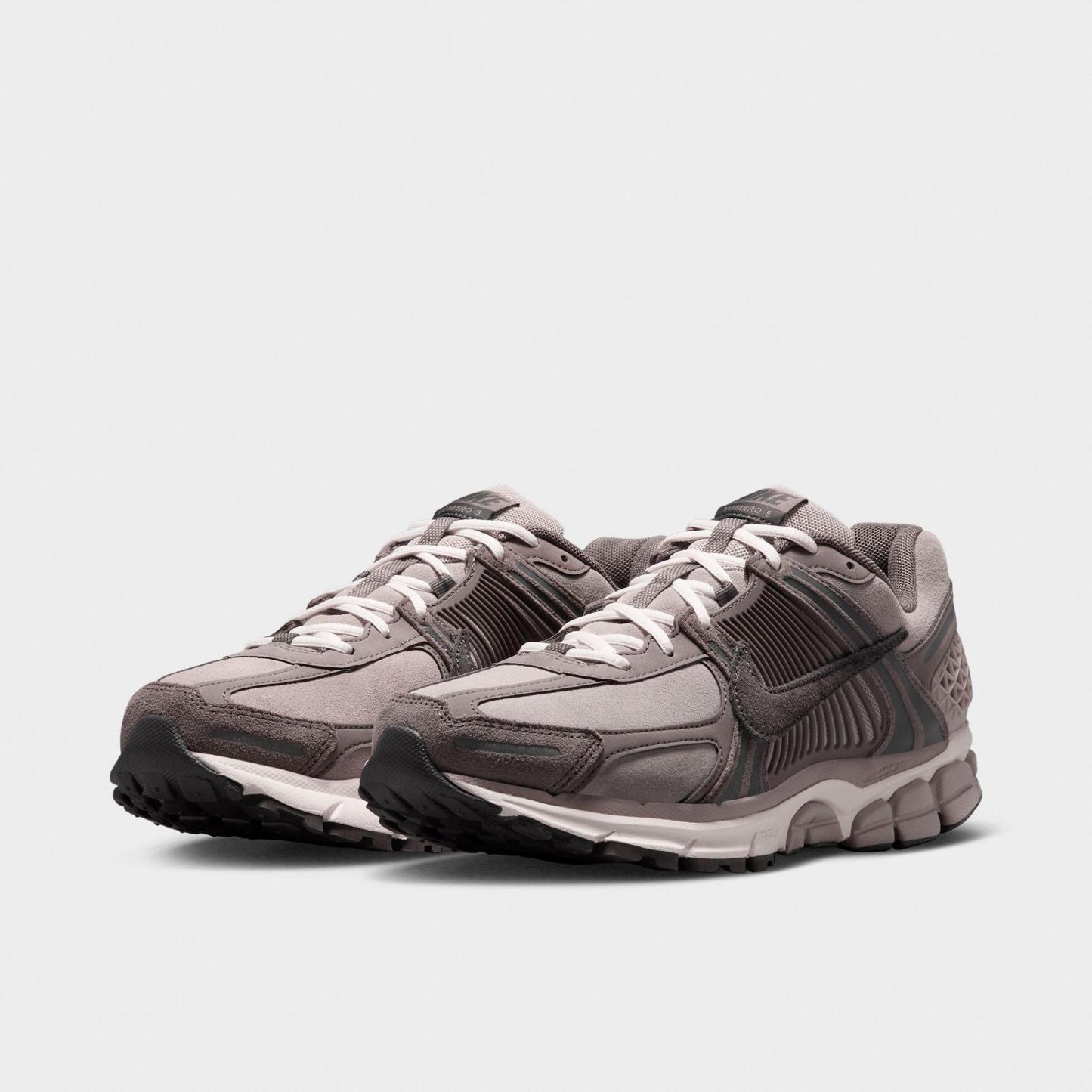 Men's Nithtke Zoom Vomero 5 Casual Shoes - Part 1 - College Grey/Cave Stone/Sail/Medium Ash - Both shoes facing left