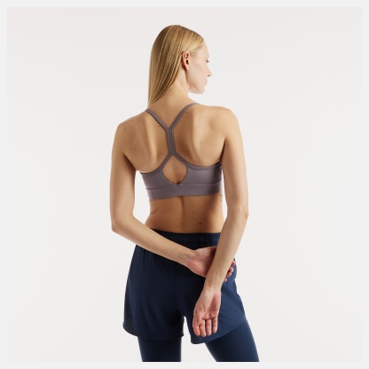 Karoliina V lleva una talla S y mide 178 cm. Pecho : 82 cm, Cintura : 65 cm, Caderas : 91.5 cm