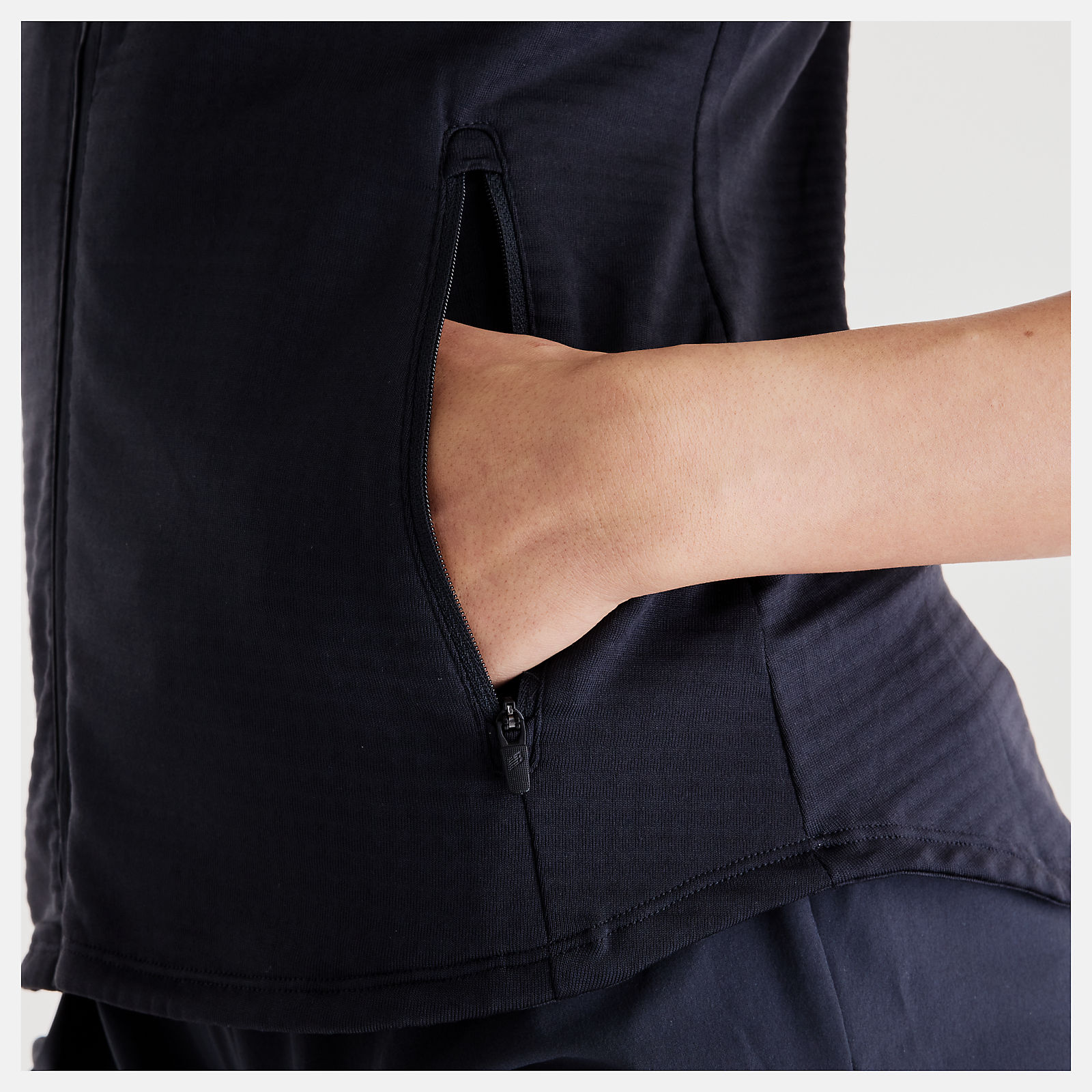Payton is wearing size S and is 5'10"/177.8cm. Chest: 31"/79cm, Waist: 24.5"/62cm, Hips: 37"/94cm