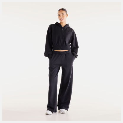 Lola is wearing size S and is 5'8"/172.72cm. Chest: 31.5"/80.01cm, Waist: 25.5"/64.77cm, Hips: 36"/91.44cm