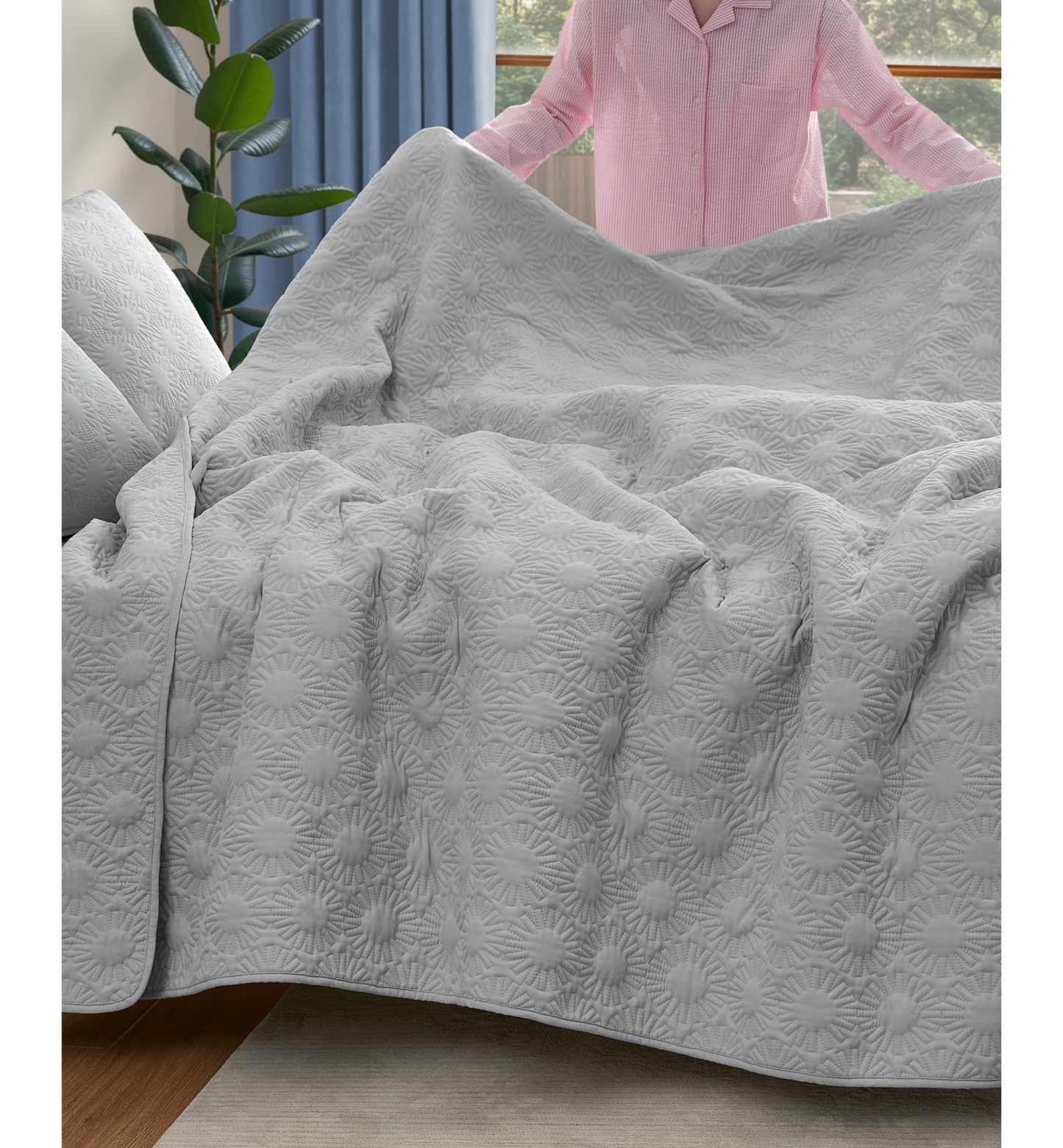 UGG® Devon Sun Logo Quilt Set - Gray