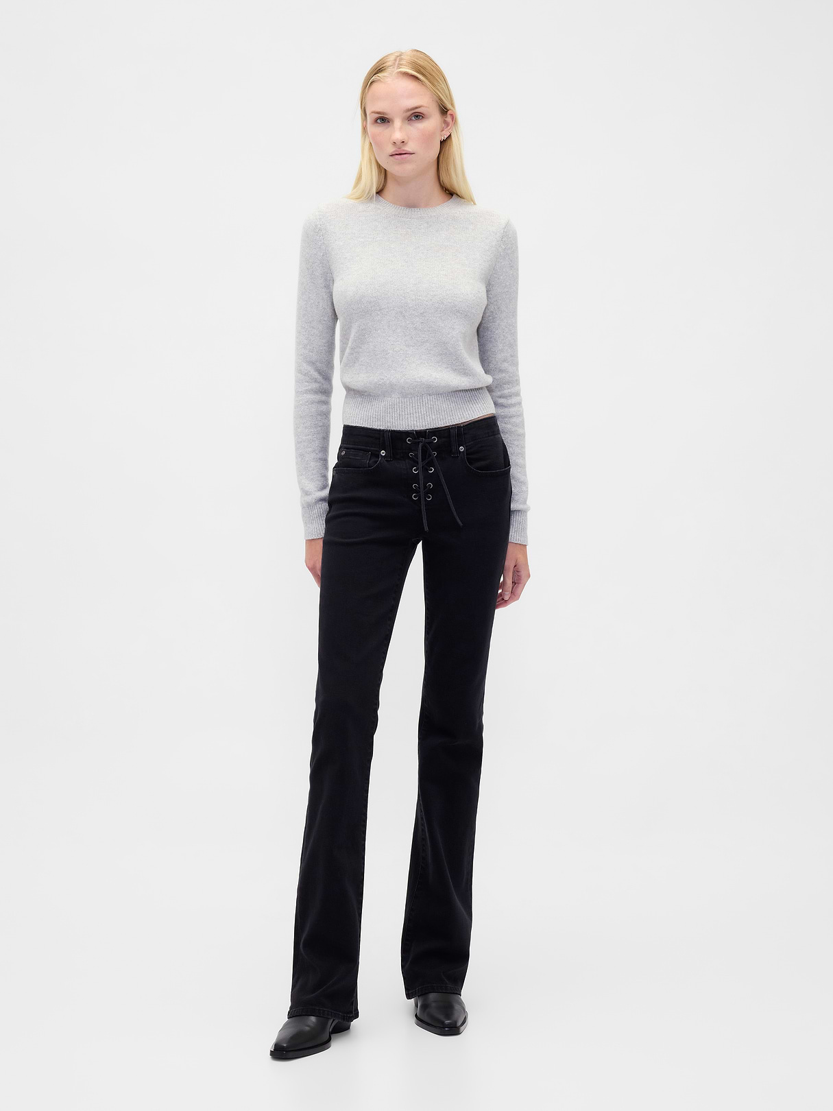 Low Rise Long & Lean Split-Hem Jeans - Basic black