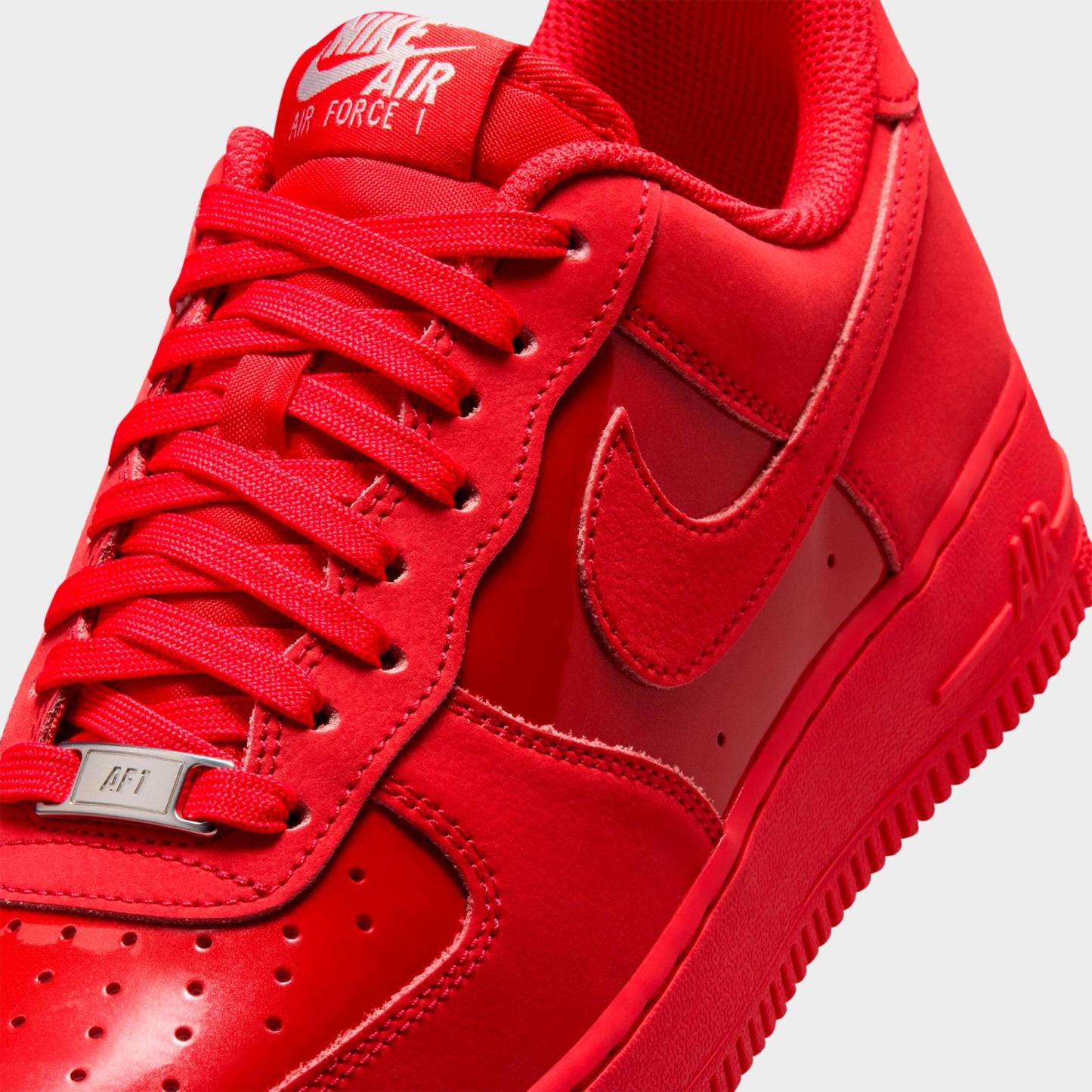 Women's Nithtke Air Force 1 '07 SE Casual Shoes - University Red/University Red - Detail shot