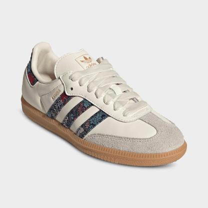 Big Kids' adidas Originals Samba OG Casual Shoes - Part 1 - Cream White/Supplier Colour/Talc - Both shoes facing left