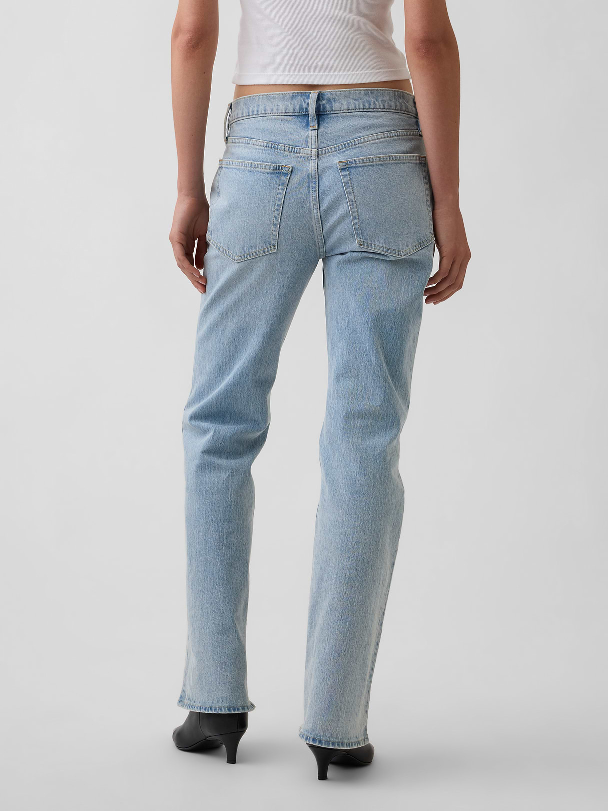 Mid Rise Relaxed Flare Jeans - Light wash