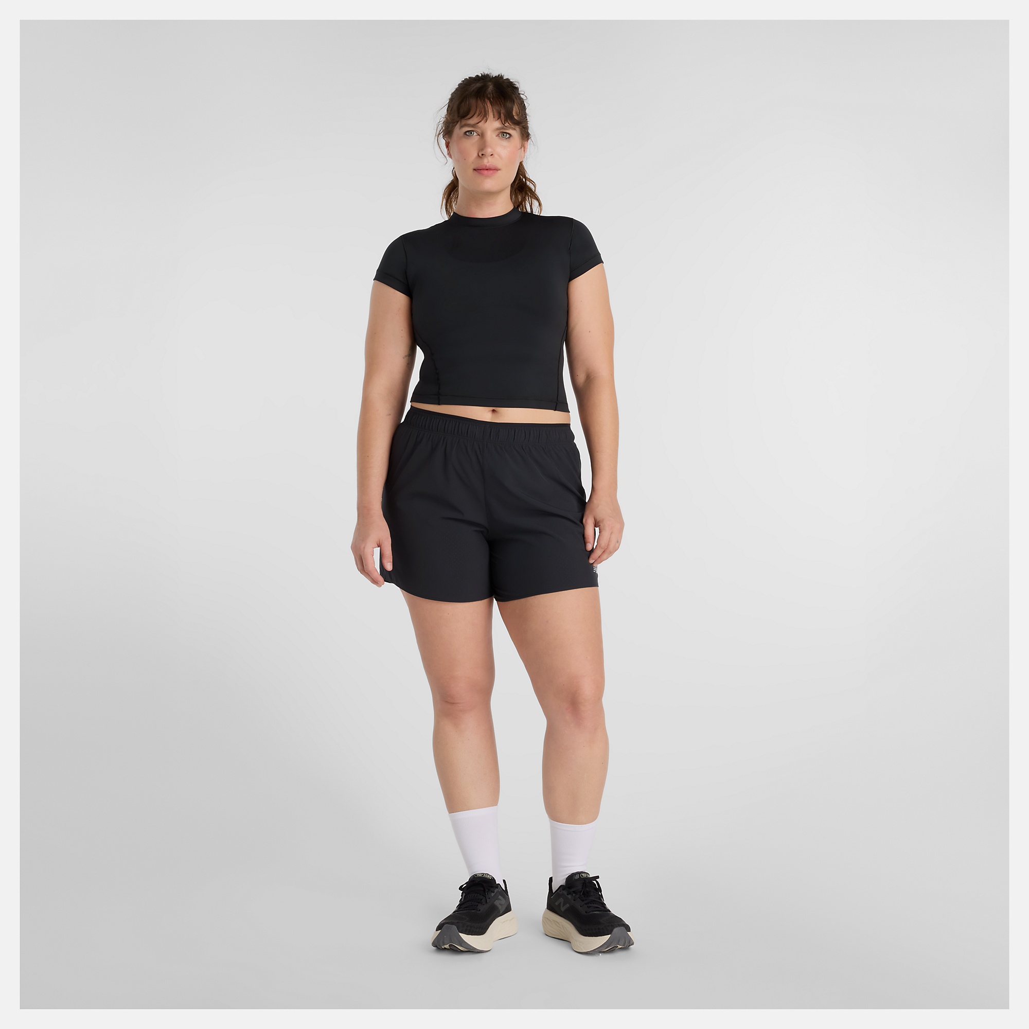 MaCara lleva una talla M y mide 5'9"/175cm. Pecho : 38"/96cm, Cintura : 32.5"/82cm, Caderas : 45"/114cm