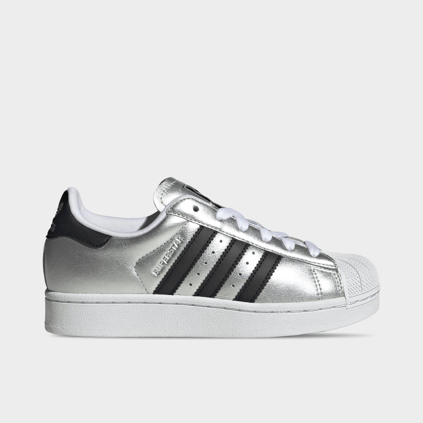 Big Kids' adidas Originals Superstar II Casual Shoes - Silver Metallic/Core Black/Silver Metallic - Left shoe facing left. Outside of the shoe.