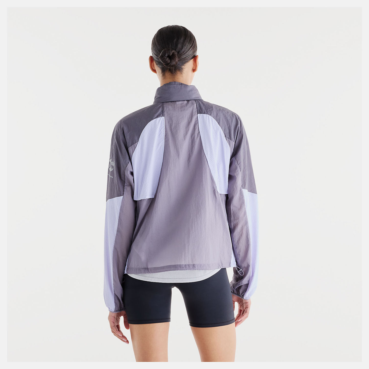 Lola is wearing size S and is 5'8"/172.72cm. Chest: 31.5"/80.01cm, Waist: 25.5"/64.77cm, Hips: 36"/91.44cm