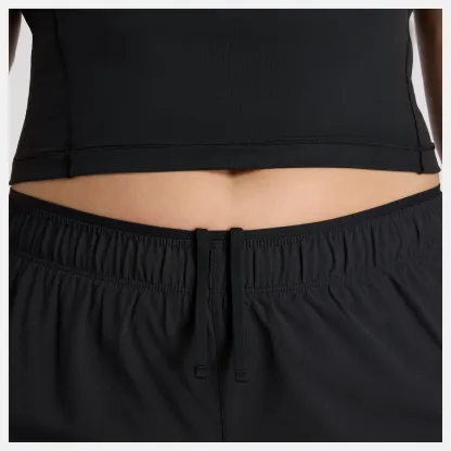 MaCara lleva una talla M y mide 5'9"/175cm. Pecho : 38"/96cm, Cintura : 32.5"/82cm, Caderas : 45"/114cm
