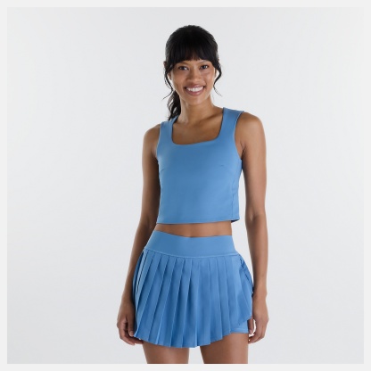 Chi lleva una talla S y mide 5'9"/ 175cm. Pecho : 32"/81cm, Cintura : 24"/61cm, Caderas : 35"/89cm