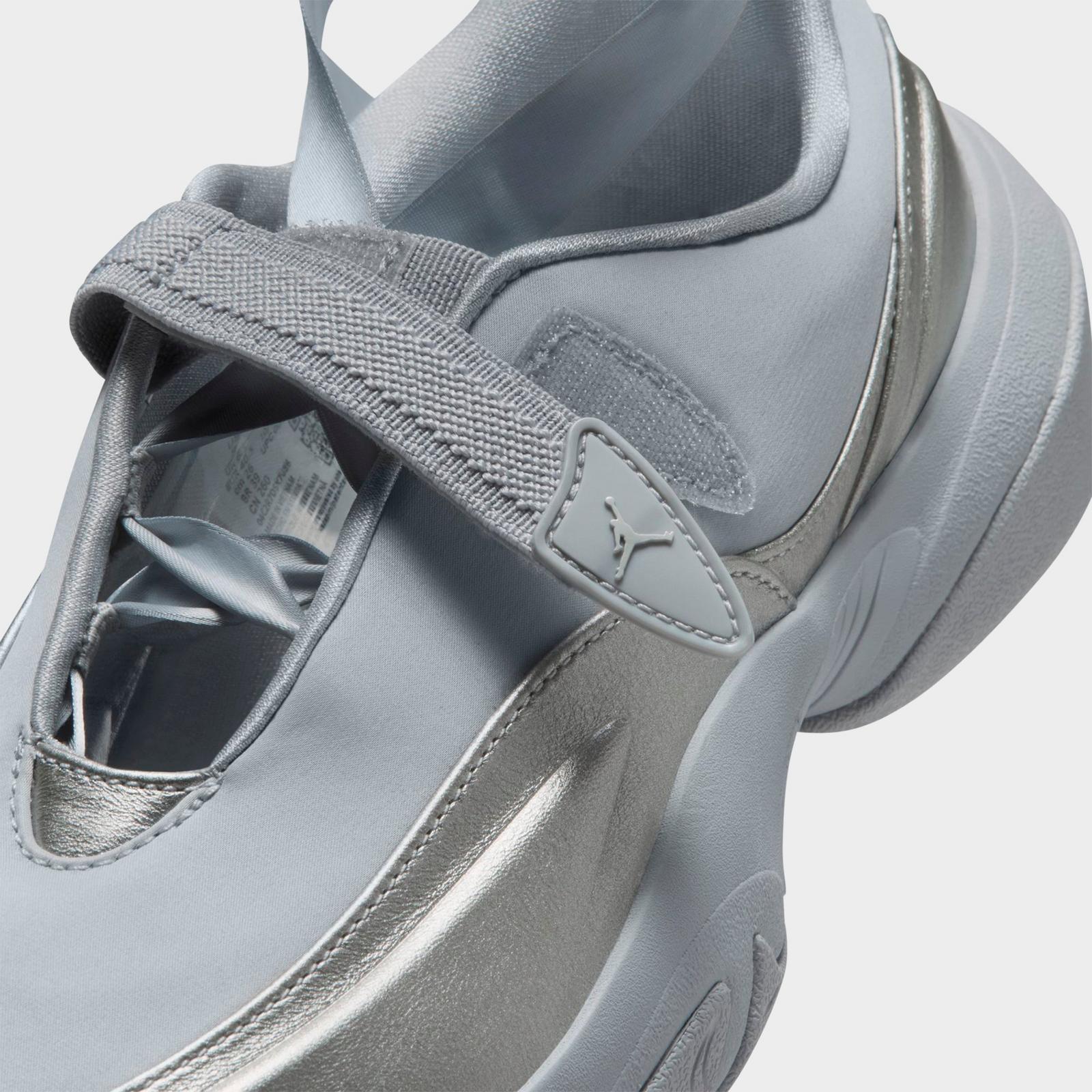 Women's Jordan Pointe Casual Shoes - Metallic Silver/Photon Dust - view 3