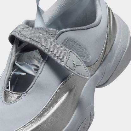 Women's Jordan Pointe Casual Shoes - Metallic Silver/Photon Dust - view 3