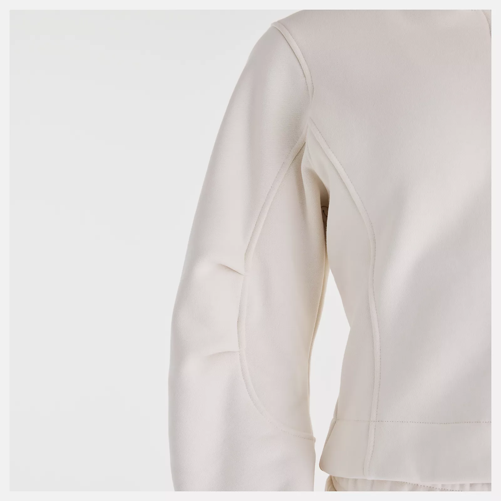 Payton is wearing size S and is 5'10"/177.8cm. Chest: 31"/79cm, Waist: 24.5"/62cm, Hips: 37"/94cm