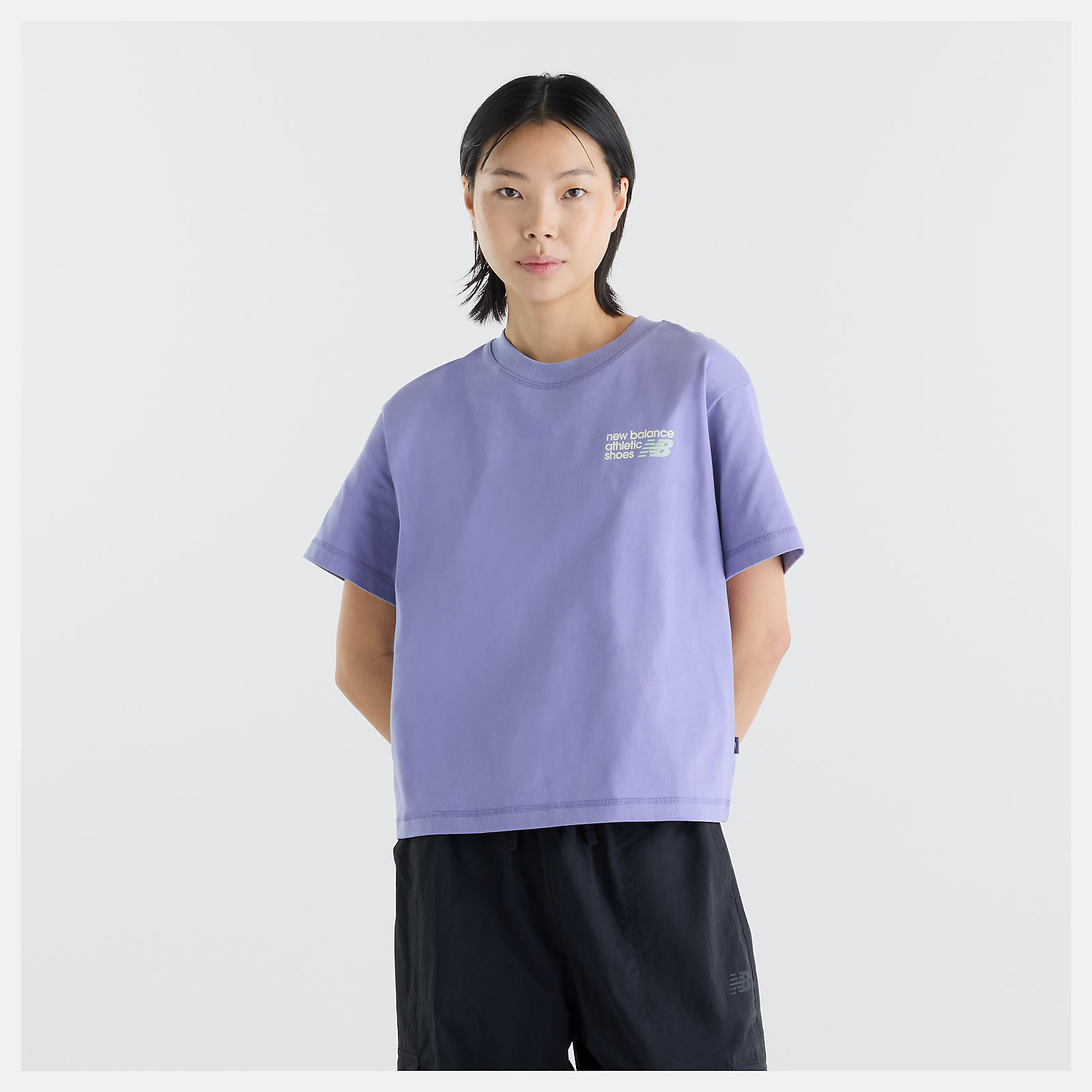 Suhyun Shin is wearing size S and is 5'7"/170.18cm. Chest: 30"/76.2cm, Waist: 24"/60.96cm, Hips: 35"/88.9cm