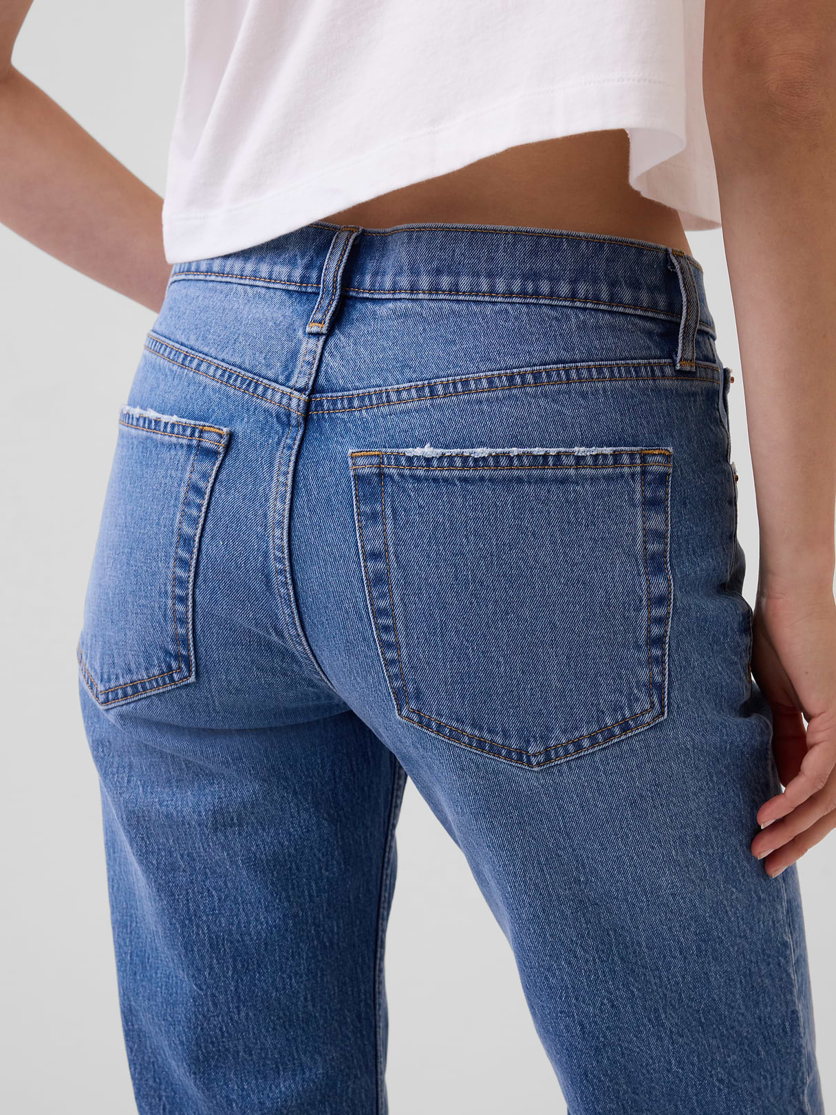 Mid Rise Relaxed Straight Jeans - Medium wash