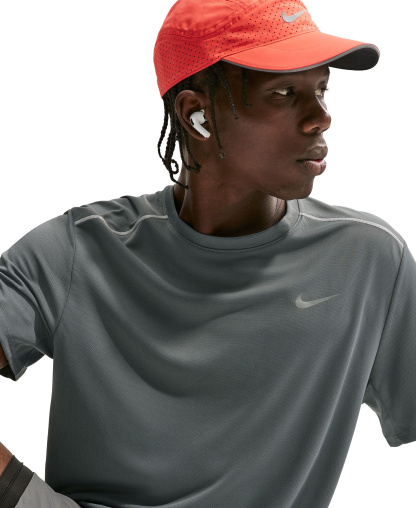 Nike Men's Miler Dri-FIT Running T-Shirt - Smoke Gray/Iron Gray/Reflective Silver