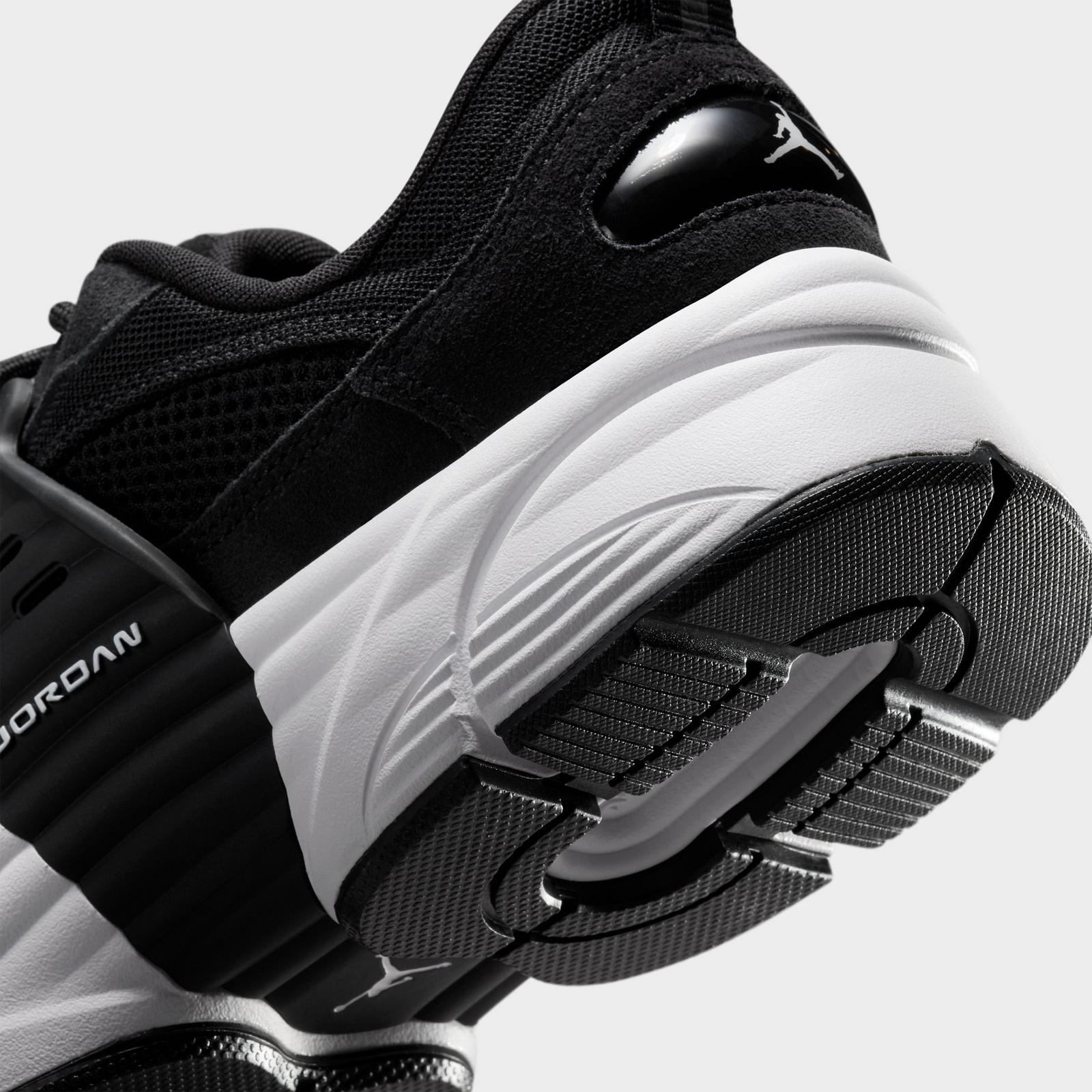 Men's Jordan Trunner O/S Casual Shoes - Black/White - view 3