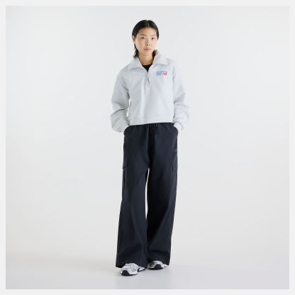 Suhyun Shin is wearing size S and is 5'7"/170.18cm. Chest: 30"/76.2cm, Waist: 24"/60.96cm, Hips: 35"/88.9cm