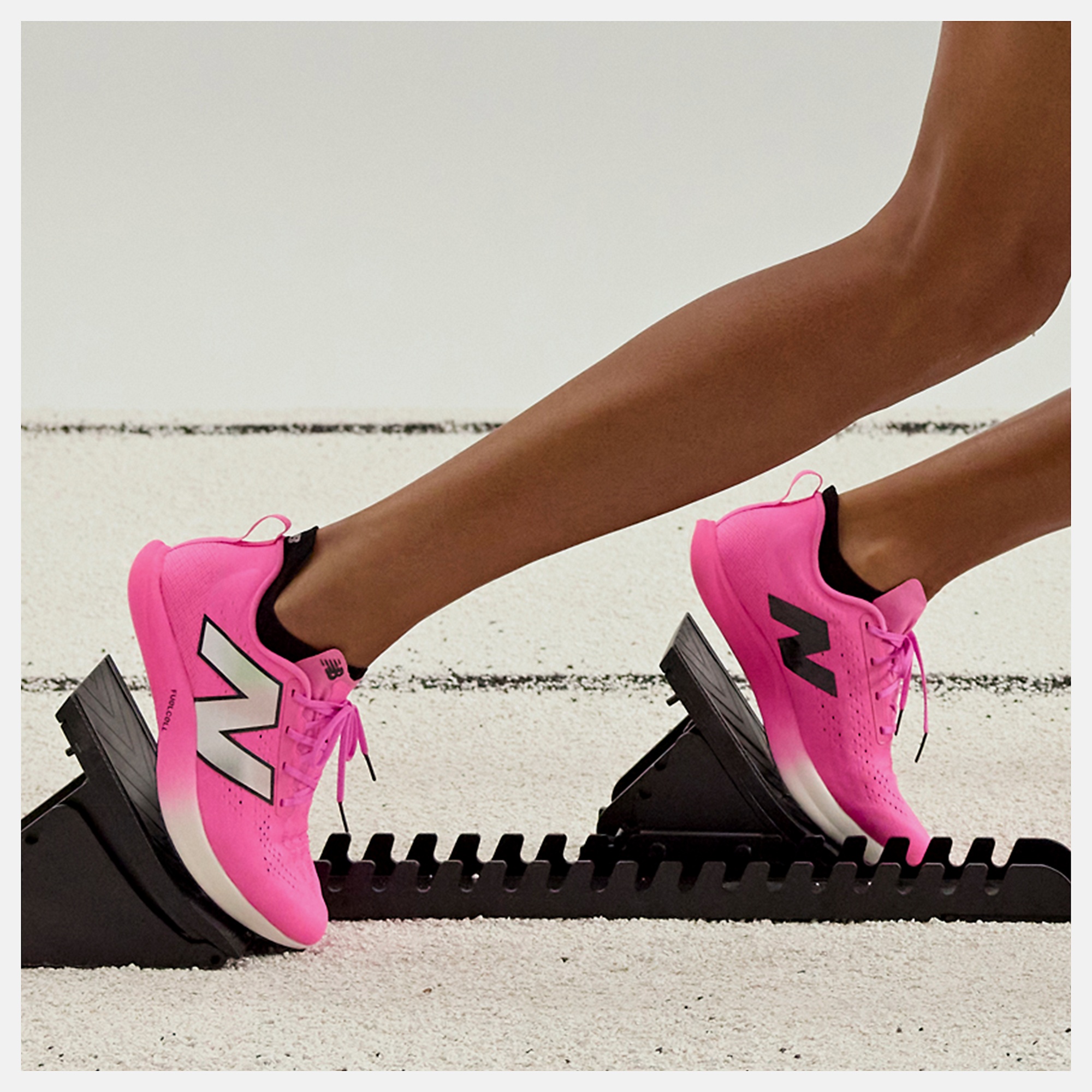 New Balance Gabby Thomas FuelCell SuperComp MD-X v3, UELRS6J6