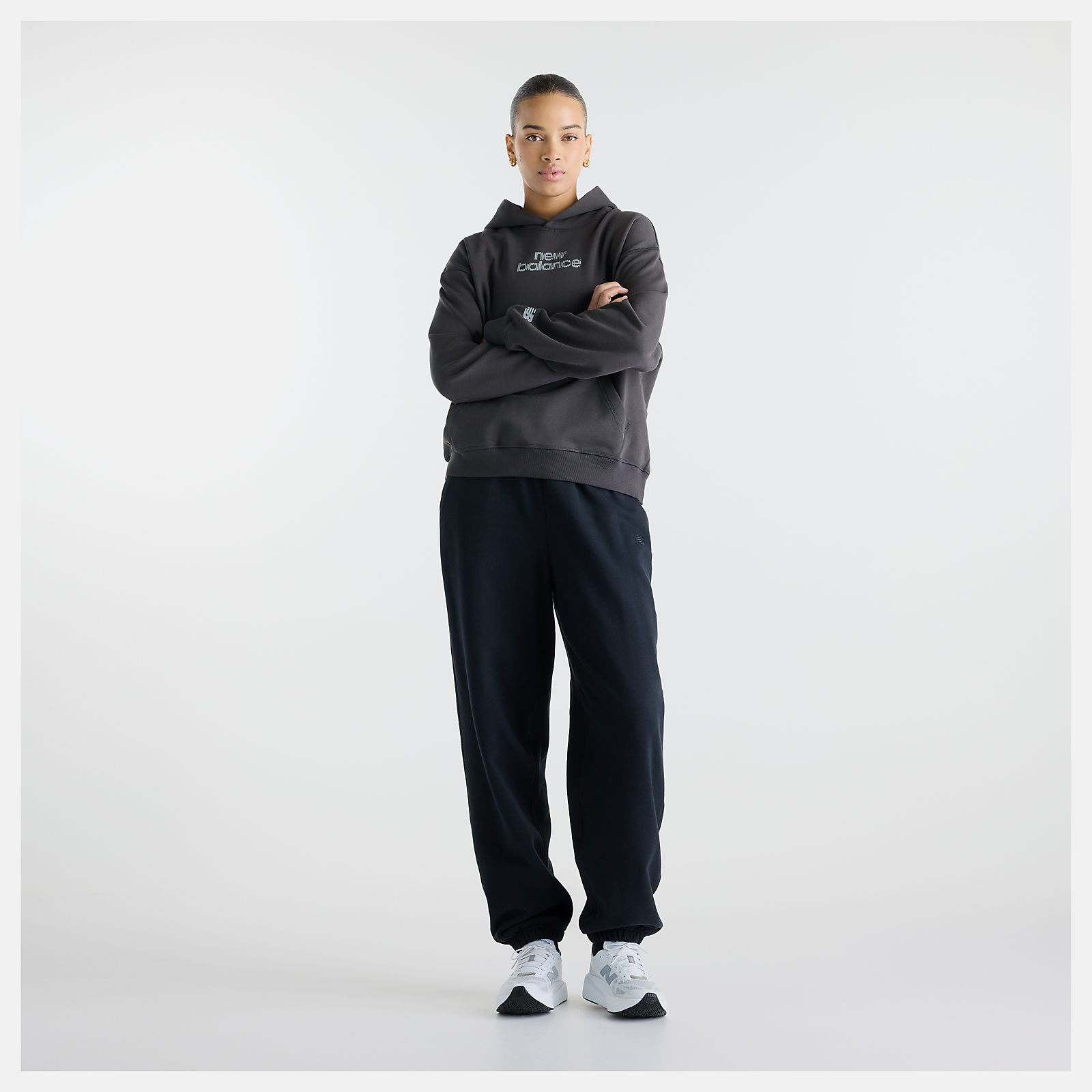 Nisaa is wearing size S and is 5'10"/177.8cm. Chest: 32"/81.28cm, Waist: 26"/66.04cm, Hips: 39"/99.06cm
